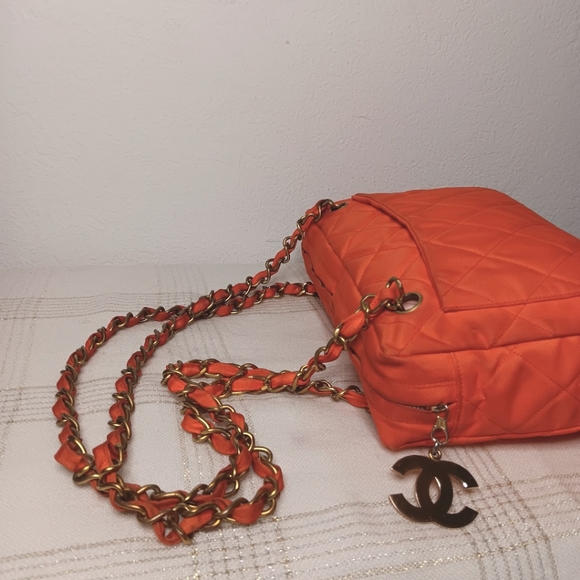 CHANEL ✨️ VINTAGE QUILTED RED/ORANGE NYLON SHOULDER BAG - Picture 11 of 15